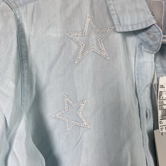 Effortless Style: NWT Rails Button-Up Shirt - Size XS, Light Blue - Picture 4 of 16